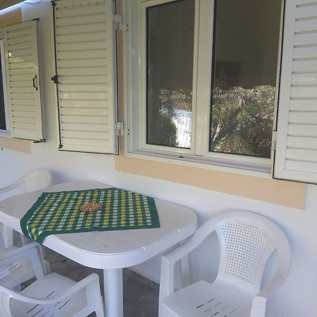 Roula'S Rooms Aegina ภายนอก รูปภาพ