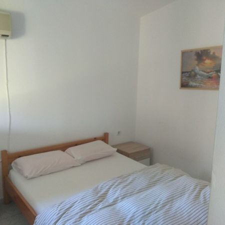 Roula'S Rooms Aegina ภายนอก รูปภาพ